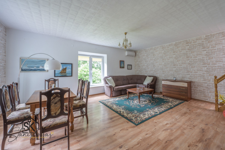 PARDUODAMA SODYBA IŠSKIRTINĖJE VIETOJE SU TVENKINIU IR 2.75 HA ŽEMĖS ŠILUTĖS R. SAV., NIKĖLŲ K. 4