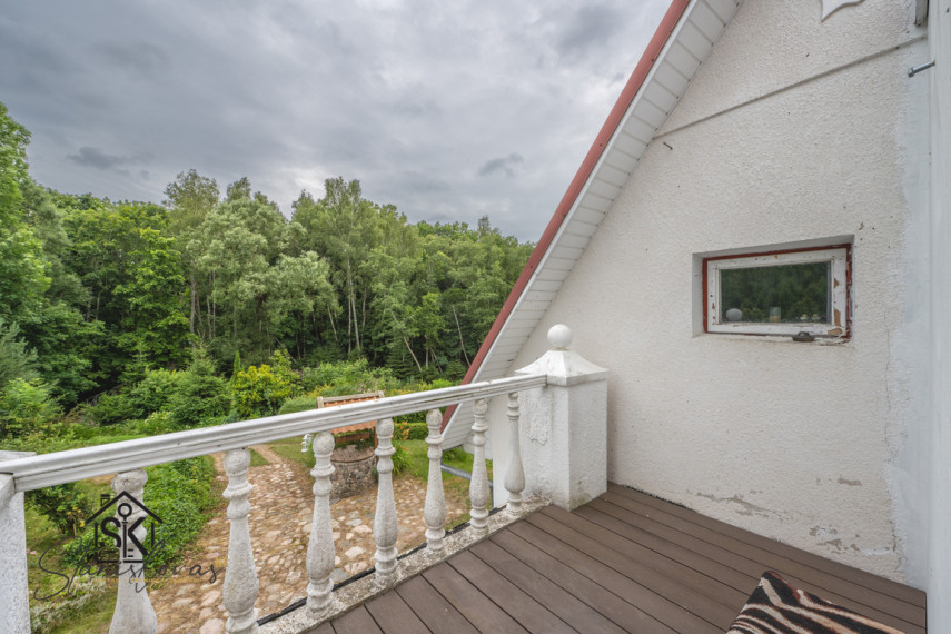 PARDUODAMA SODYBA IŠSKIRTINĖJE VIETOJE SU TVENKINIU IR 2.75 HA ŽEMĖS ŠILUTĖS R. SAV., NIKĖLŲ K. 19
