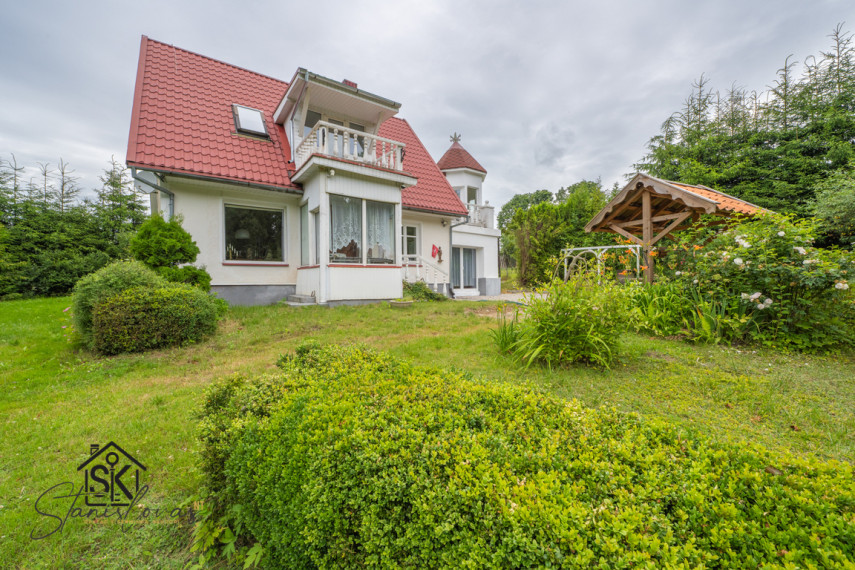 PARDUODAMA SODYBA IŠSKIRTINĖJE VIETOJE SU TVENKINIU IR 2.75 HA ŽEMĖS ŠILUTĖS R. SAV., NIKĖLŲ K. 25