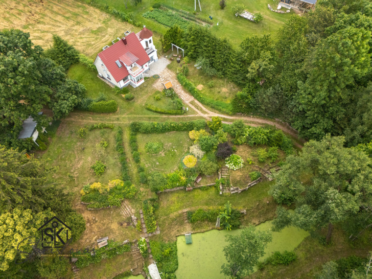 PARDUODAMA SODYBA IŠSKIRTINĖJE VIETOJE SU TVENKINIU IR 2.75 HA ŽEMĖS ŠILUTĖS R. SAV., NIKĖLŲ K. 2