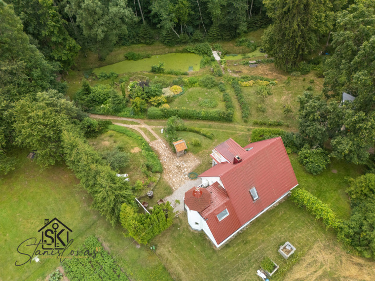 PARDUODAMA SODYBA IŠSKIRTINĖJE VIETOJE SU TVENKINIU IR 2.75 HA ŽEMĖS ŠILUTĖS R. SAV., NIKĖLŲ K. 23