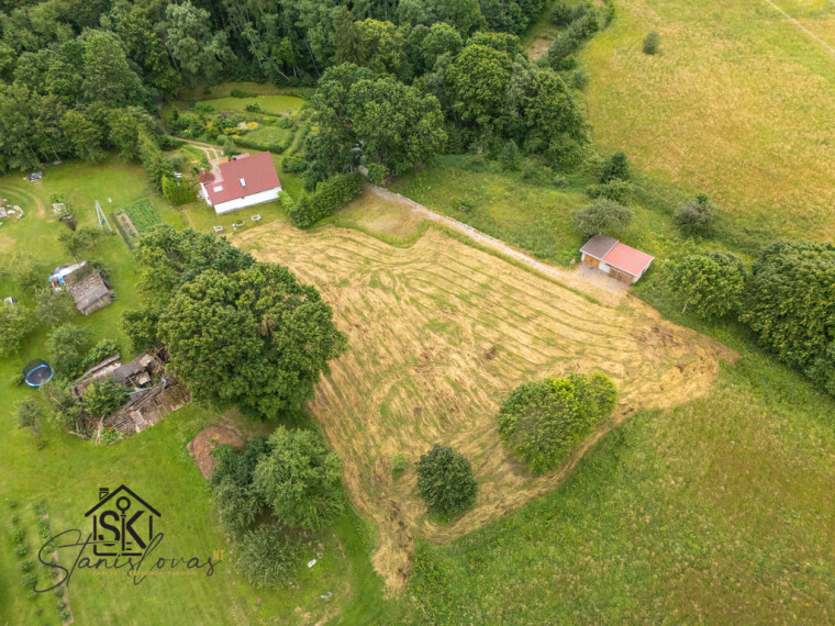 PARDUODAMA SODYBA IŠSKIRTINĖJE VIETOJE SU TVENKINIU IR 2.75 HA ŽEMĖS ŠILUTĖS R. SAV., NIKĖLŲ K. 32