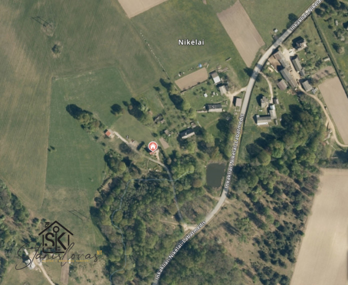 PARDUODAMA SODYBA IŠSKIRTINĖJE VIETOJE SU TVENKINIU IR 2.75 HA ŽEMĖS ŠILUTĖS R. SAV., NIKĖLŲ K. 36