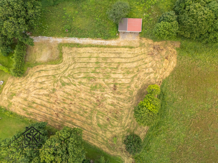 PARDUODAMA SODYBA IŠSKIRTINĖJE VIETOJE SU TVENKINIU IR 2.75 HA ŽEMĖS ŠILUTĖS R. SAV., NIKĖLŲ K. 40