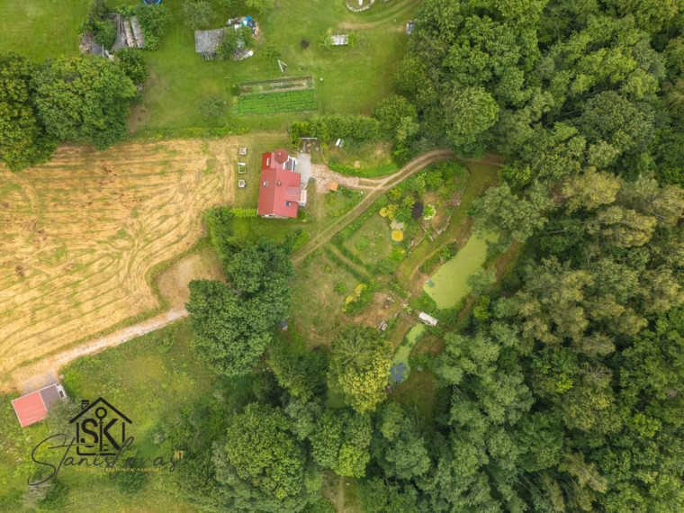 PARDUODAMA SODYBA IŠSKIRTINĖJE VIETOJE SU TVENKINIU IR 2.75 HA ŽEMĖS ŠILUTĖS R. SAV., NIKĖLŲ K. 45