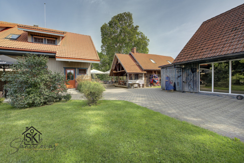 PARDUODAMAS PELNINGAS KAIMO TURIZMO VERSLAS – 6 AUTONOMINIŲ PASTATŲ KOMPLEKSAS SU 1,39 HA SKLYPAIS PRIE PAKALNĖS UPĖS (Pakalnės k., Pakalnės g. 64) 35