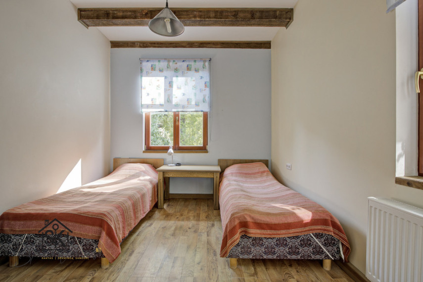 PARDUODAMAS PELNINGAS KAIMO TURIZMO VERSLAS – 6 AUTONOMINIŲ PASTATŲ KOMPLEKSAS SU 1,39 HA SKLYPAIS PRIE PAKALNĖS UPĖS (Pakalnės k., Pakalnės g. 64) 51