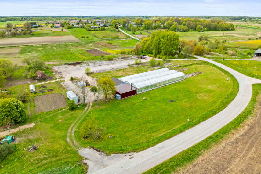 Parduodamos administracinės, gamybinės, kitos paskirties, paslaugų, prekybos, sandėliavimo patalpos Kretingos r. sav., Laukžemės k., Ilgoji g.3, 960 m2 ploto 1