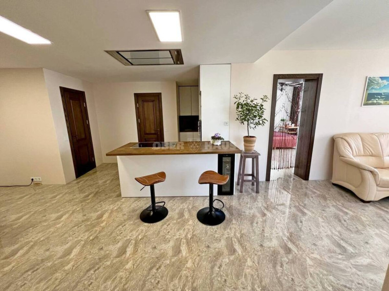 Parduodamas namas Naujamiesčio g., Liberiškio k., Panevėžio r. sav., 620 m2 ploto, 2 aukštai 2