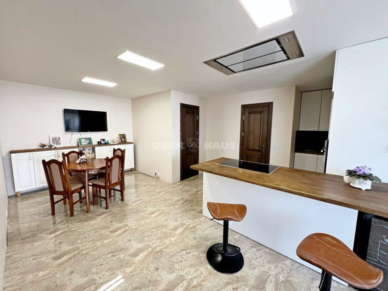 Parduodamas namas Naujamiesčio g., Liberiškio k., Panevėžio r. sav., 620 m2 ploto, 2 aukštai 4