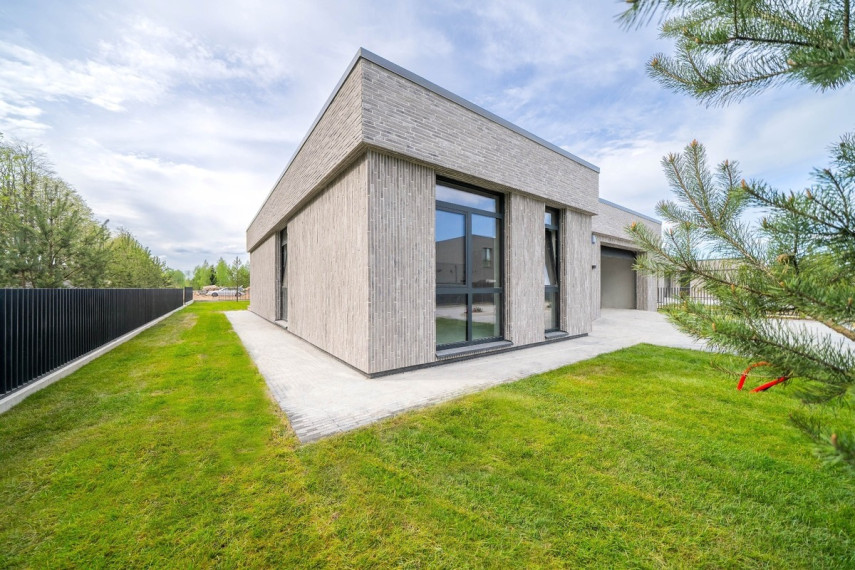 Parduodamas namas Astrų g., Lindiniškių k., Vilniaus r. sav., 216 m2 ploto, 1 aukštai 17