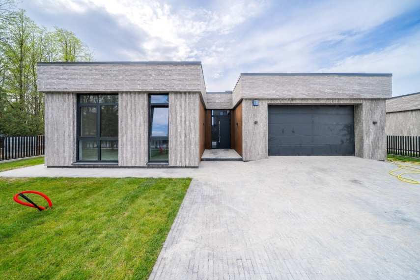 Parduodamas namas Jurginų g., Lindiniškių k., Vilniaus r. sav., 225 m2 ploto, 1 aukštai 2