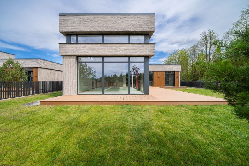 Parduodamas namas Astrų g., Lindiniškių k., Vilniaus r. sav., 216 m2 ploto, 1 aukštai 16