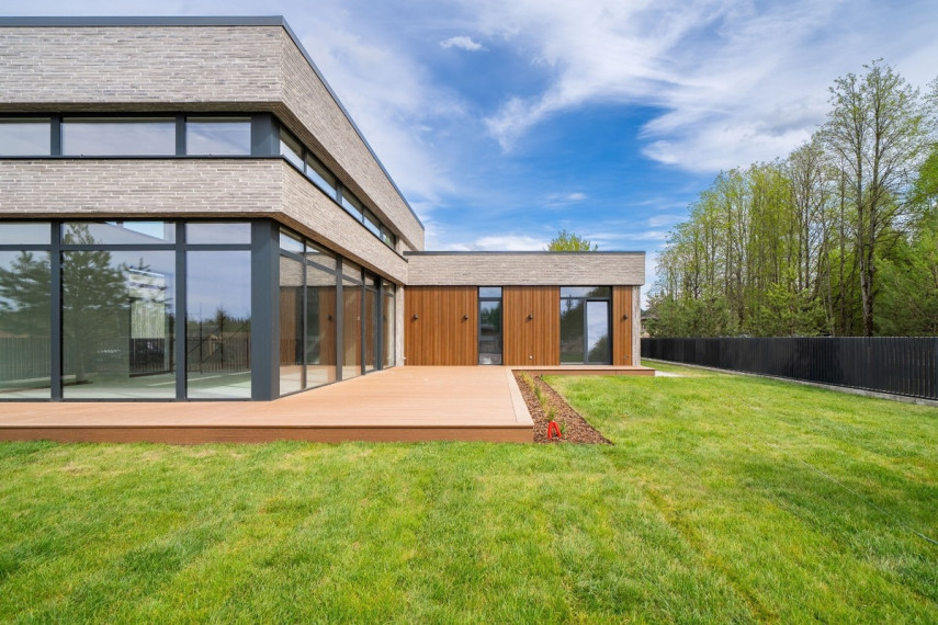 Parduodamas namas Astrų g., Lindiniškių k., Vilniaus r. sav., 216 m2 ploto, 1 aukštai 18