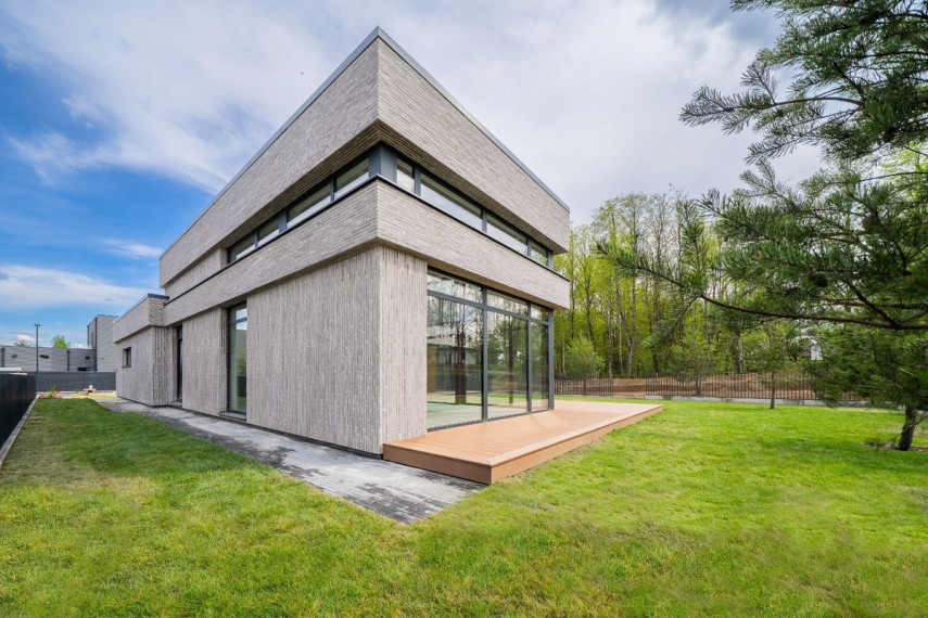 Parduodamas namas Astrų g., Lindiniškių k., Vilniaus r. sav., 216 m2 ploto, 1 aukštai 27