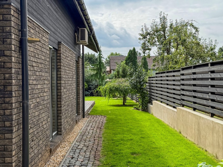 Parduodamas namas Tarpukalnio g., Žemutiniai Kaniūkai, Kauno m., Kauno m. sav., 268 m2 ploto, 2 aukštai 10