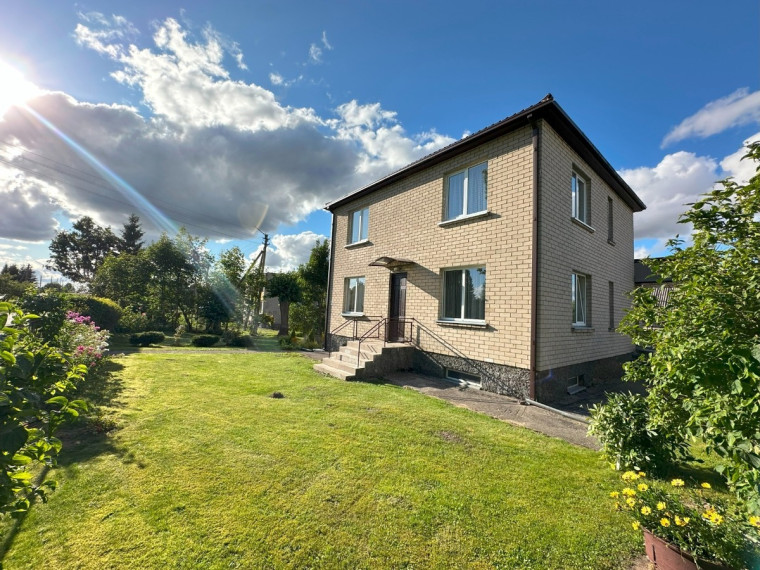Parduodamas namas Dvaro g., Pakėvio k., Kelmės r. sav., 180.49 m2 ploto, 2 aukštai 2