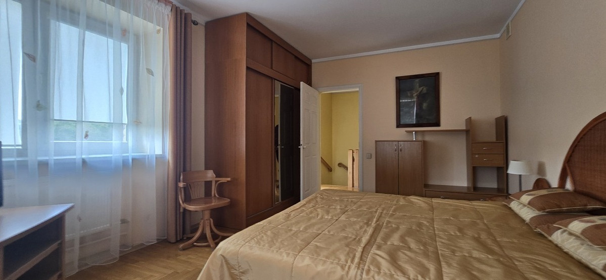 PARDUODAMAS IŠSKIRTINIS NAMAS BILIŪNO G., KĖDAINIUOSE 18