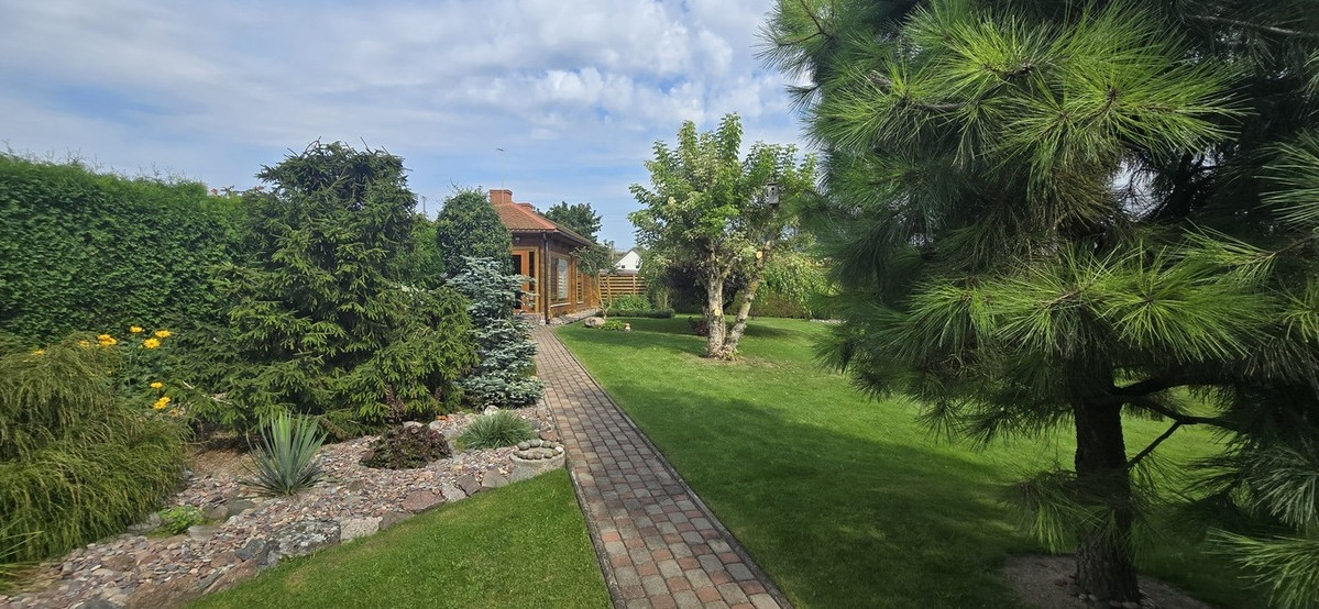PARDUODAMAS IŠSKIRTINIS NAMAS BILIŪNO G., KĖDAINIUOSE 24