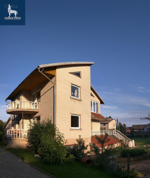 Parduodamas namas Jurbarko r. sav., Smalininkų k., Intako g., 298 m2 ploto, 2 aukštai 2