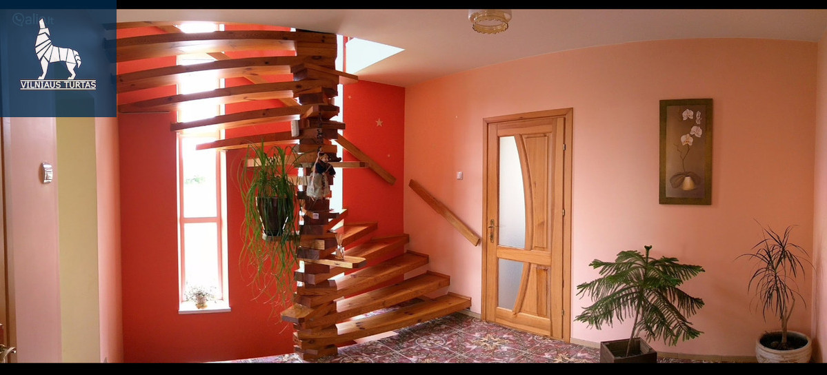 Parduodamas namas Jurbarko r. sav., Smalininkų k., Intako g., 298 m2 ploto, 2 aukštai 4