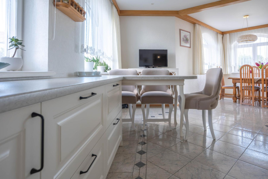 Parduodamas namas Turistų g., Likiškiai, Alytaus m., Alytaus m. sav., 396.00 m² ploto 6 kambariai 8