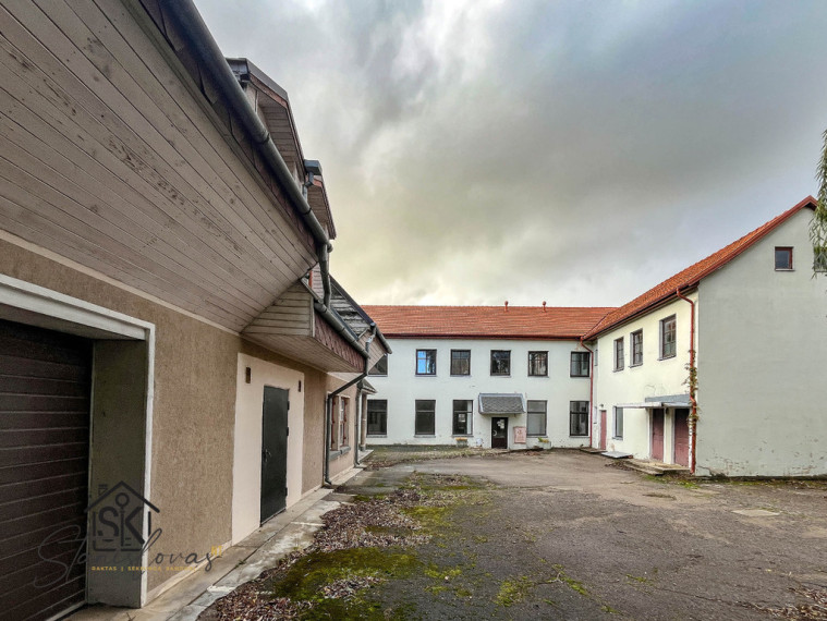 PARDUODAMI DU PASTATAI, KURIUOSE GALIMA ĮRENGTI BUTUS IR PATALPAS M. JANKAUS G. 4, ŠILUTĖJE 44