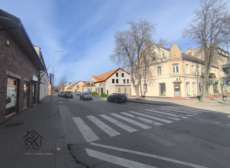 PARDUODAMI DU PASTATAI, KURIUOSE GALIMA ĮRENGTI BUTUS IR PATALPAS M. JANKAUS G. 4, ŠILUTĖJE 3