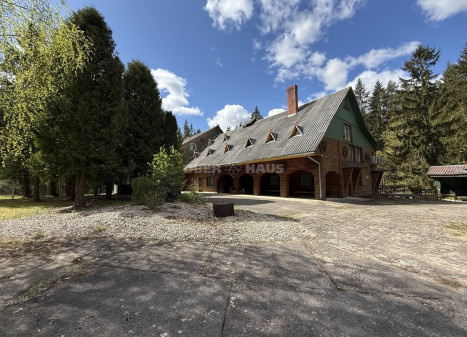 Parduodamas namas Kryžbarko k., Kelmės r. sav., 377.07 m2 ploto, 2 aukštai
