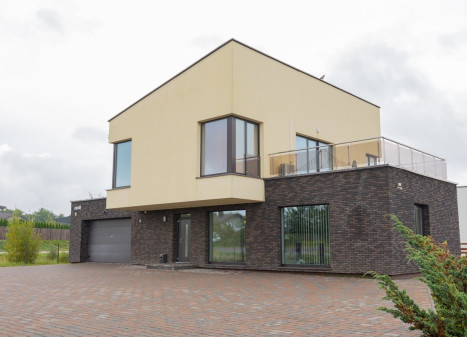 Parduodamas namas Platiniškių g., Platiniškių I k., Vilniaus r. sav., 229.61 m2 ploto, 2 aukštai
