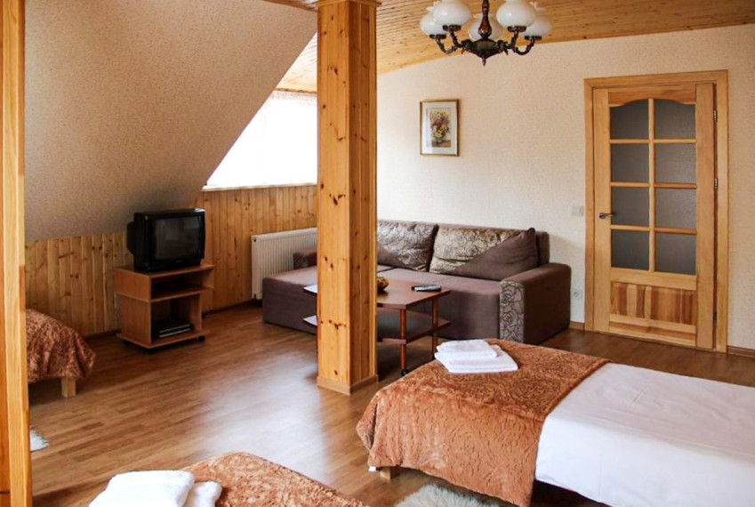 Parduodamas namas Nemuno g., Smalininkų m., Jurbarko r. sav., 682.88 m2 ploto, 1 aukštai 21