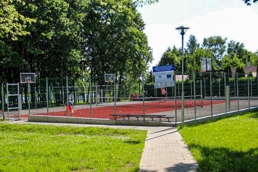 Parduodamas namas Nemuno g., Smalininkų m., Jurbarko r. sav., 682.88 m2 ploto, 1 aukštai 43