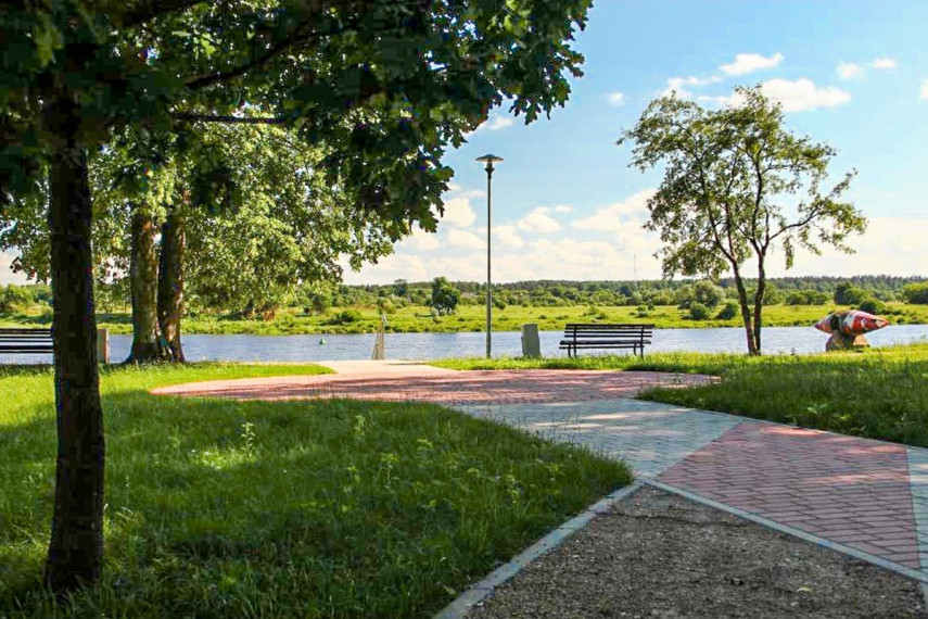 Parduodamas namas Nemuno g., Smalininkų m., Jurbarko r. sav., 682.88 m2 ploto, 1 aukštai 44