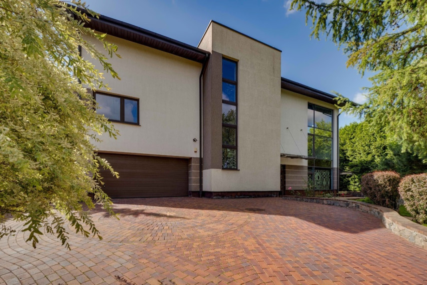 Parduodamas namas Alyvų g., Gineitiškių k., Vilniaus r. sav., 323 m2 ploto, 3 aukštai 4