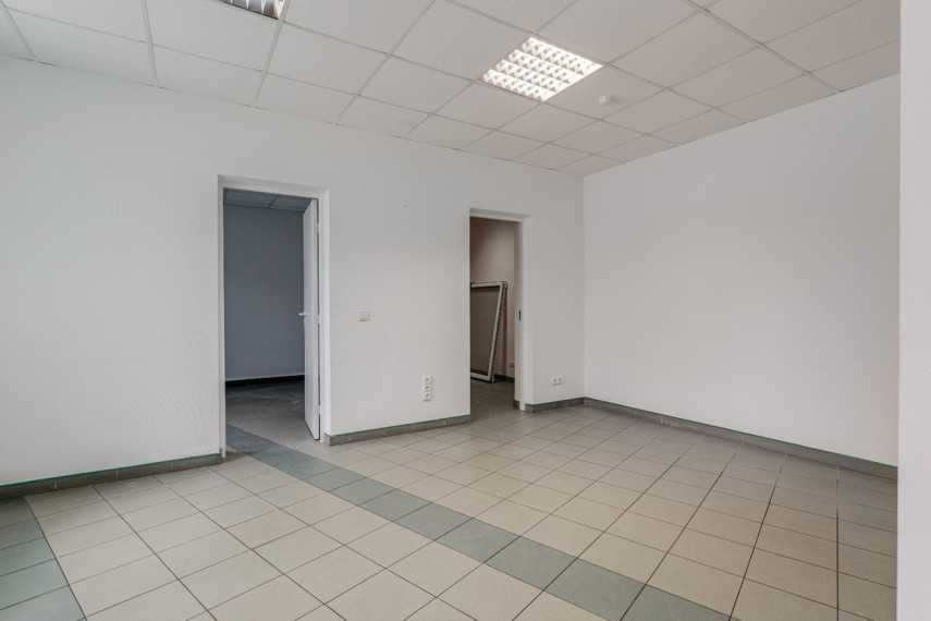 Parduodamos administracinės, gamybinės, kitos paskirties, maitinimo, paslaugų, prekybos patalpos Laisvės g., Mažeikių m., Mažeikių r. sav., 63 m2 ploto 4