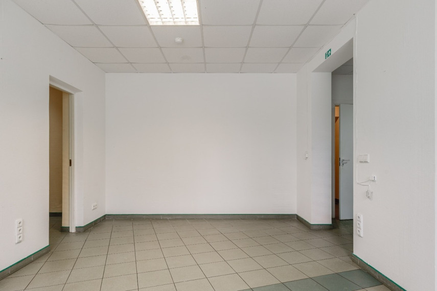 Parduodamos administracinės, gamybinės, kitos paskirties, maitinimo, paslaugų, prekybos patalpos Laisvės g., Mažeikių m., Mažeikių r. sav., 63 m2 ploto 5