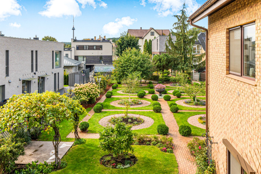 Parduodamas namas Žiemgalių g., Žvėrynas, Vilniaus m., Vilniaus m. sav., 377.82 m2 ploto, 2 aukštai 5