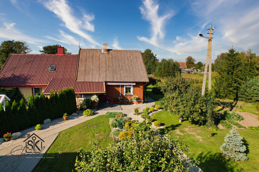 RUSNĖS MIESTELYJE PARDUODAMA NAMO DALIS SU 28.18 ARŲ ŽEMĖS SKLYPU 16