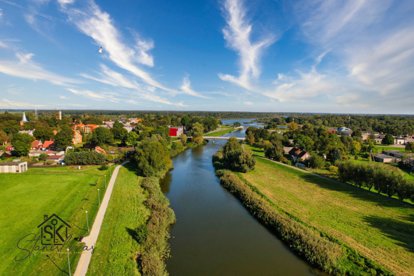 RUSNĖS MIESTELYJE PARDUODAMA NAMO DALIS SU 28.18 ARŲ ŽEMĖS SKLYPU 24