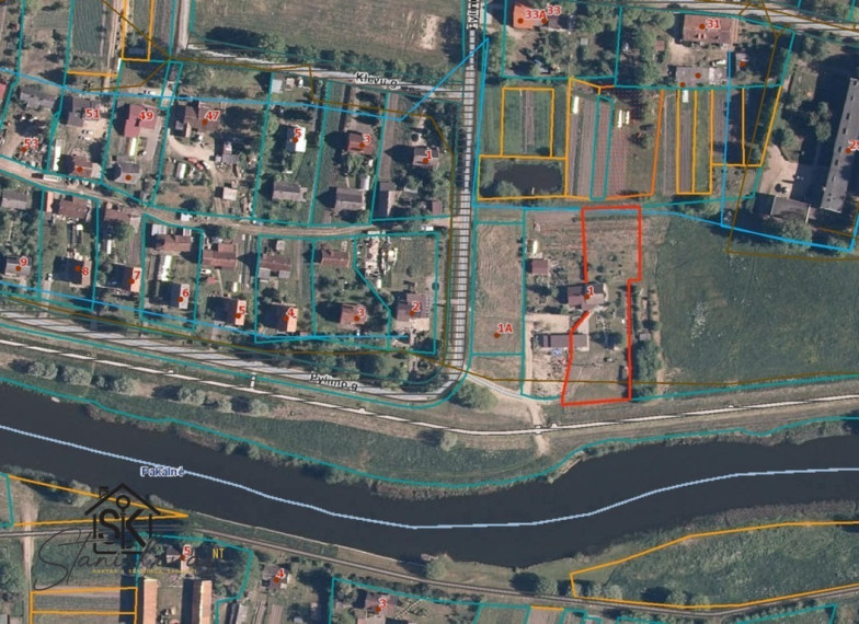 RUSNĖS MIESTELYJE PARDUODAMA NAMO DALIS SU 28.18 ARŲ ŽEMĖS SKLYPU 25
