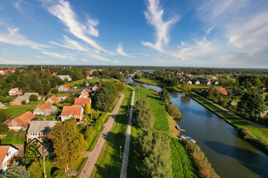 RUSNĖS MIESTELYJE PARDUODAMA NAMO DALIS SU 28.18 ARŲ ŽEMĖS SKLYPU 28