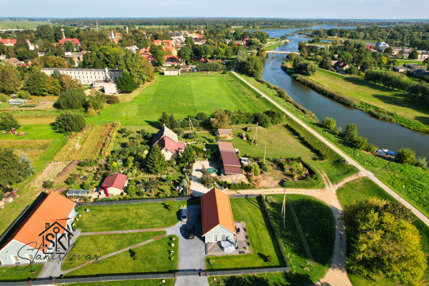 RUSNĖS MIESTELYJE PARDUODAMA NAMO DALIS SU 28.18 ARŲ ŽEMĖS SKLYPU 35