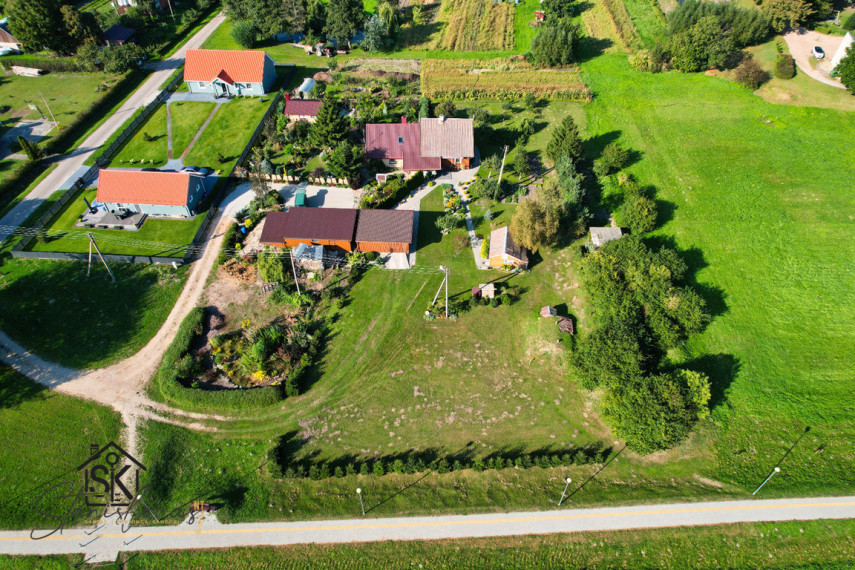 RUSNĖS MIESTELYJE PARDUODAMA NAMO DALIS SU 28.18 ARŲ ŽEMĖS SKLYPU 43
