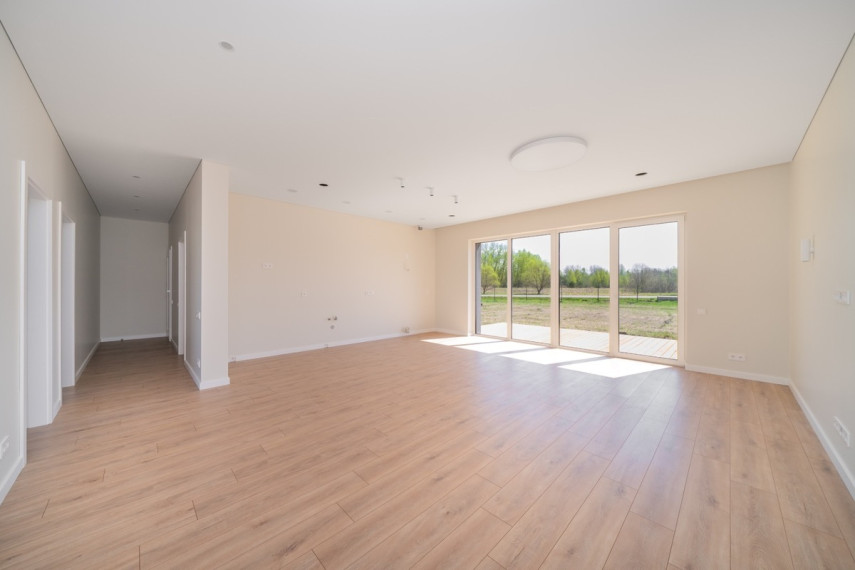 Parduodamas namas Geležinkelio g., Bezdonių k., Vilniaus r. sav., 122 m2 ploto, 1 aukštai 2