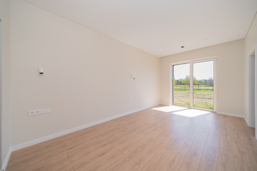 Parduodamas namas Geležinkelio g., Bezdonių k., Vilniaus r. sav., 122 m2 ploto, 1 aukštai 4