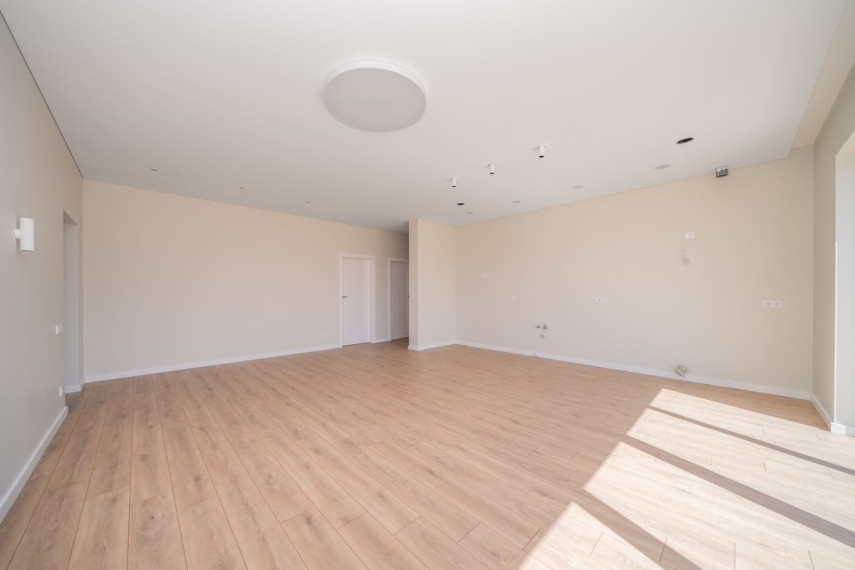 Parduodamas namas Geležinkelio g., Bezdonių k., Vilniaus r. sav., 122 m2 ploto, 1 aukštai 16