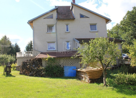 Parduodamas namas Smalininkų m., Jurbarko r. sav., 300 m2 ploto, 2 aukštai Parduodamas namas Smalininkų m., Jurbarko r. sav., 300 m2 ploto, 2 aukštai