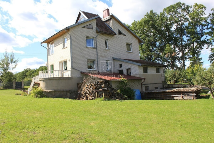 Parduodamas namas Smalininkų m., Jurbarko r. sav., 300 m2 ploto, 2 aukštai 6