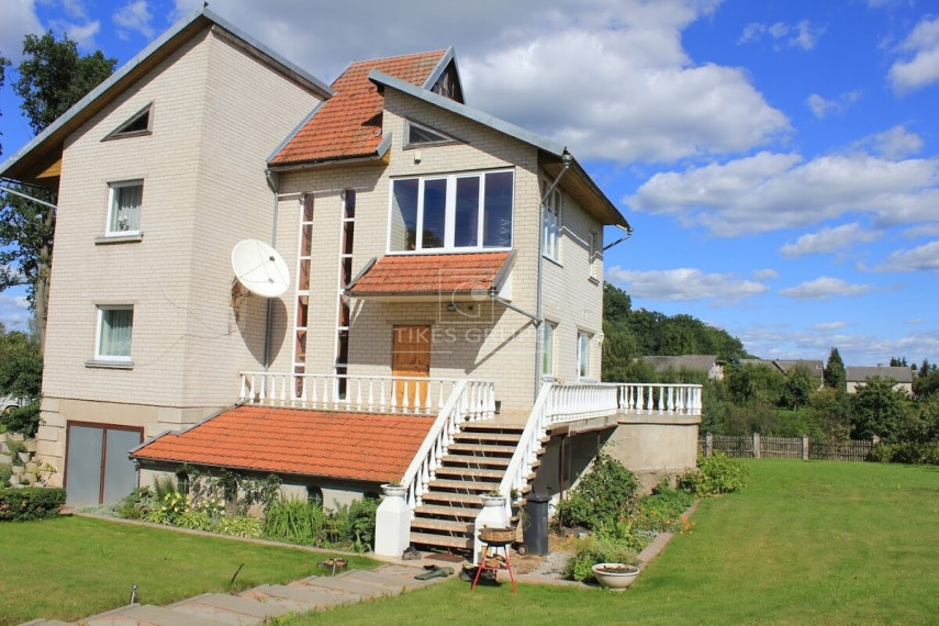 Parduodamas namas Smalininkų m., Jurbarko r. sav., 300 m2 ploto, 2 aukštai 10