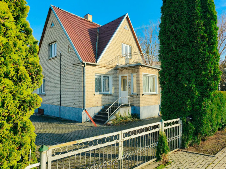 Parduodamas namas Žemaitės g., Zarasų m., Zarasų r. sav., 157.00 m² ploto 6 kambariai 1